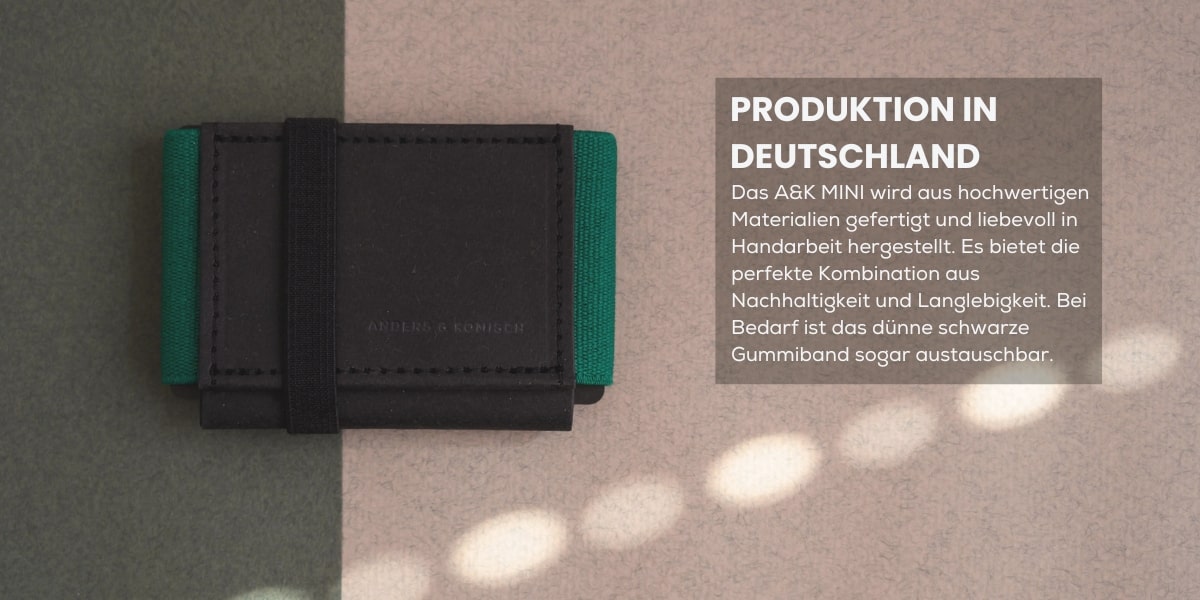 Karten Portemonnaie mit Münzfach in Schwarz und grün. Die Wallets werden in Deutschland produziert, um die Nachhaltigkeit durch kurze Transportwege, faire Löhne und Arbeitsbedingungen zu erhalten.